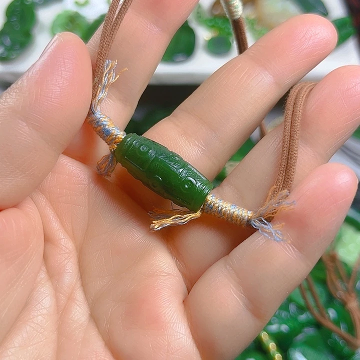 颈饰未镶嵌和田玉?****