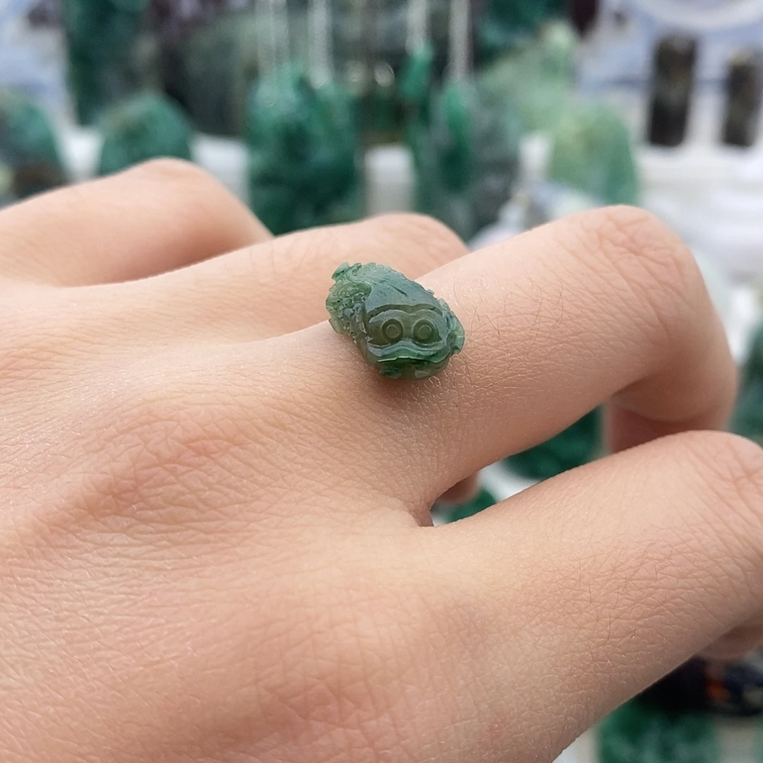 独山玉未镶嵌颈饰