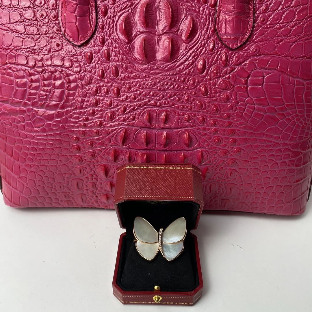 1682胸针-时尚优雅设计胸针赠礼盒