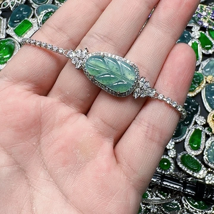 翡翠颈饰未镶嵌天然A货翡翠放漏