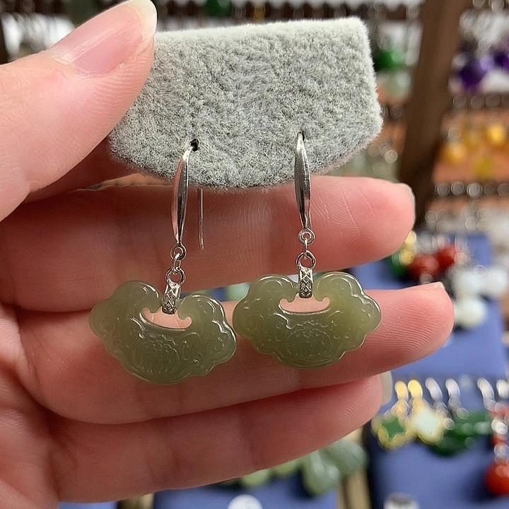 和田玉银S925镶嵌耳饰如意锁20左右晴水绿