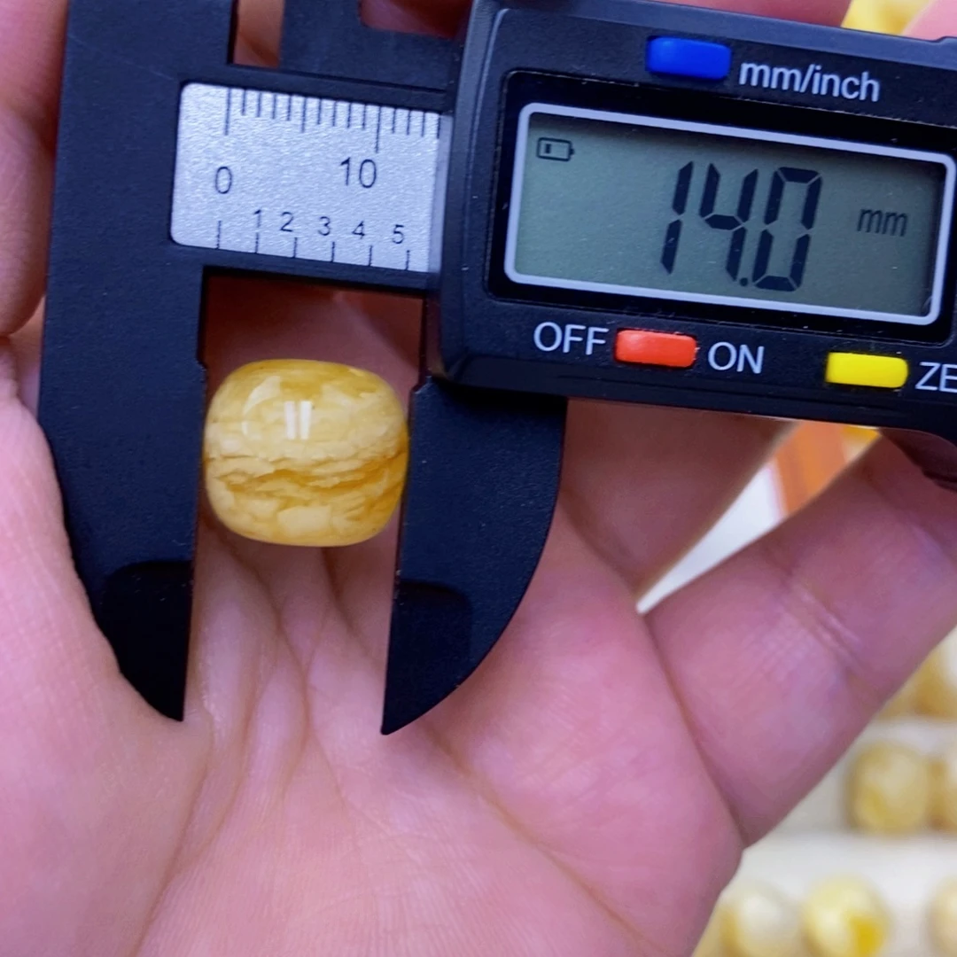 槿***城琥珀未镶嵌珠宝奇石微微花粉 介意不拍