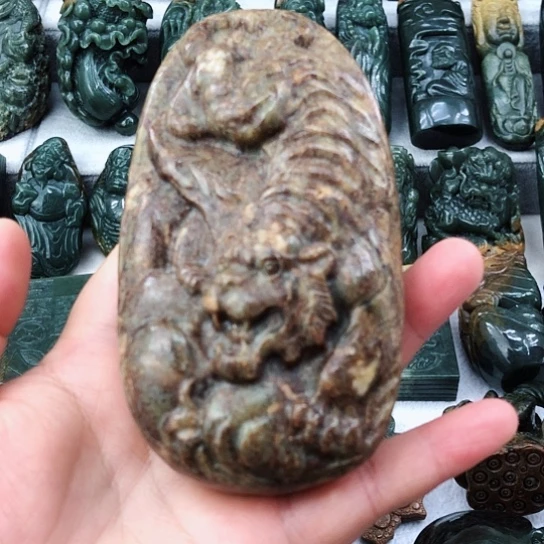 岫岩河磨玉（透闪石质玉）未镶嵌把件