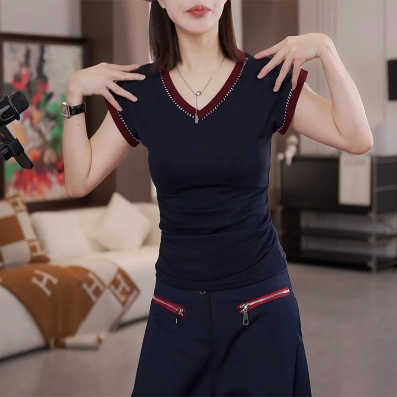 2025夏季新款V领正肩时尚短袖T恤女装小众气质重工烫钻设计感上衣