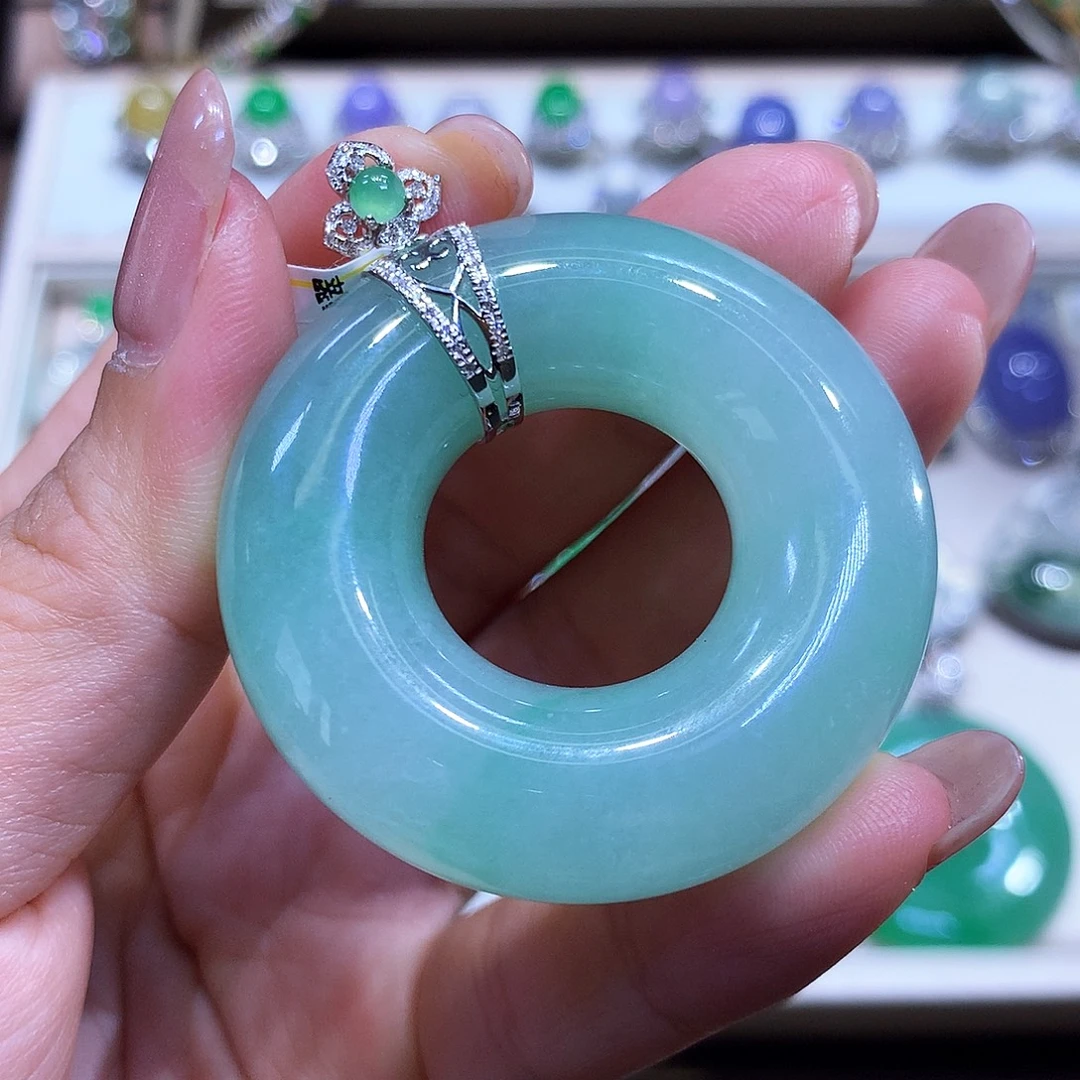 18K金镶嵌戒指翡翠