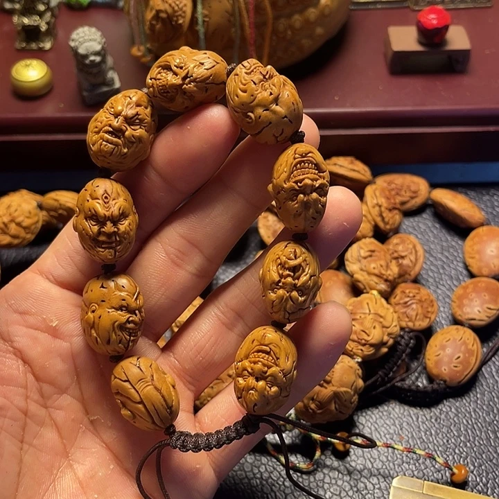 大桃核雕刻恶僧手串