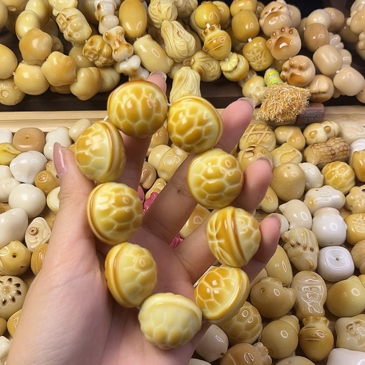 吊坠菩提根/象牙果瑕疵富甲手串