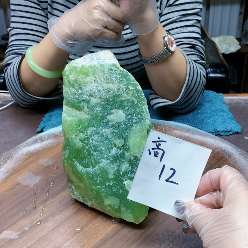 【闪购商品】未镶嵌蛇纹石玉原石极*区