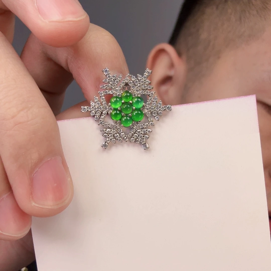 翡翠颈饰未镶嵌一件