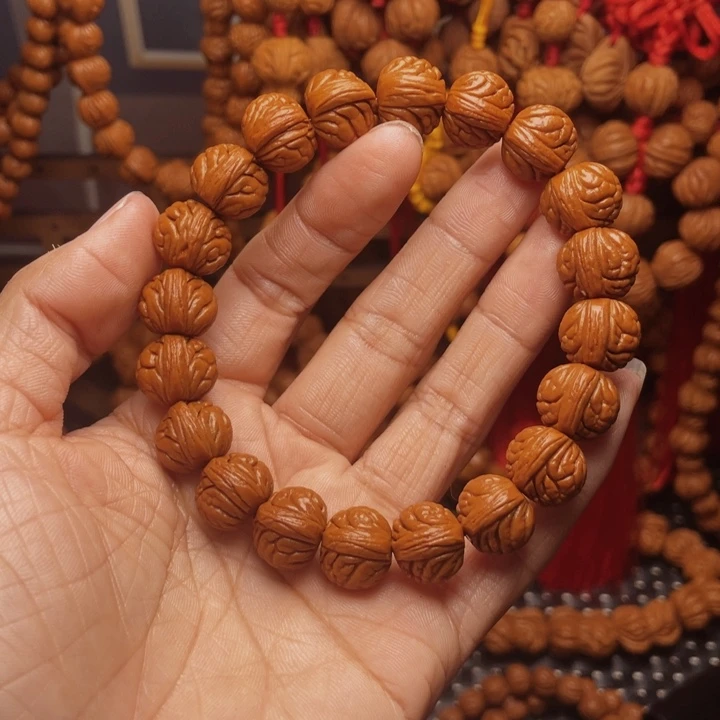 木质类龙纹桃枭挂件