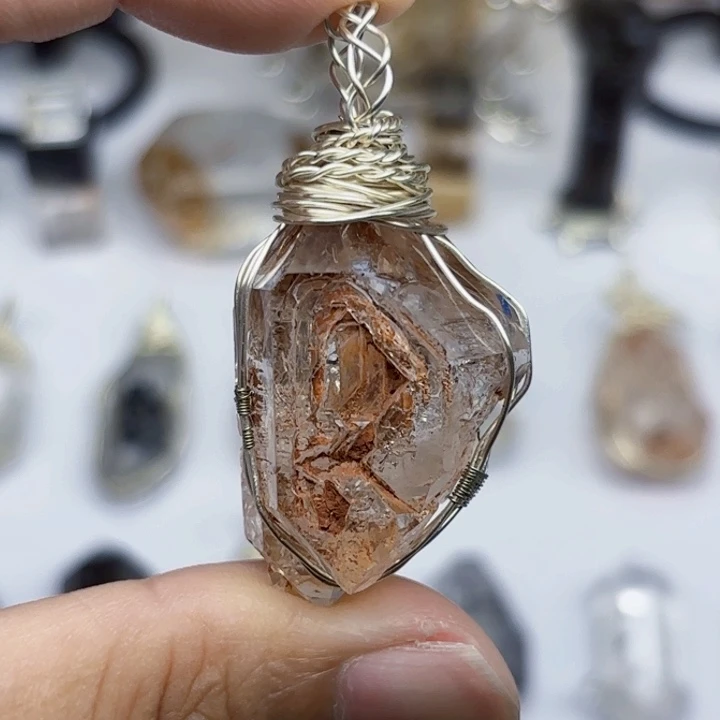 未镶嵌颈饰水晶巴基斯坦红泥闪灵钻