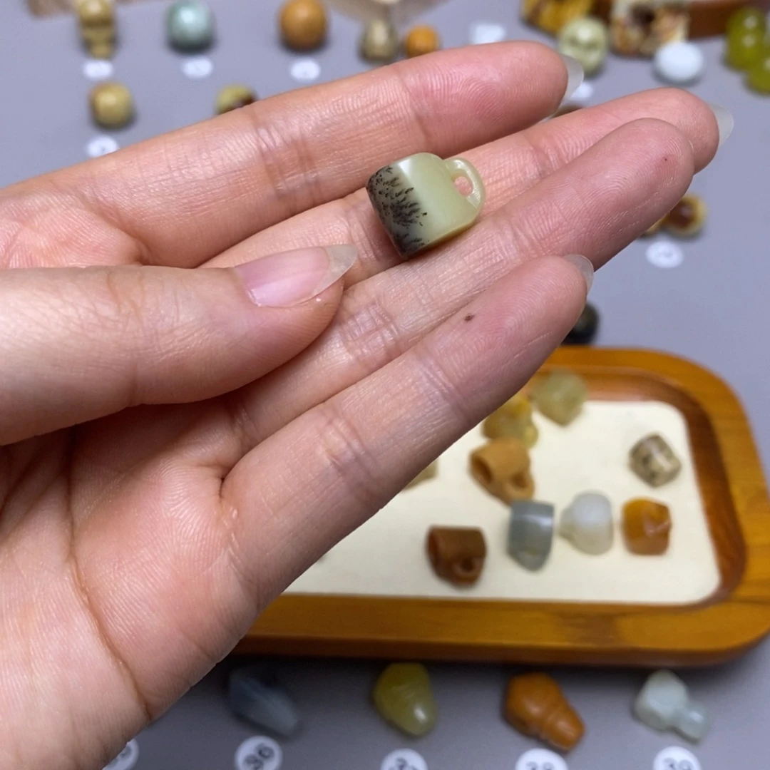 蛇纹石玉配饰合金?**?