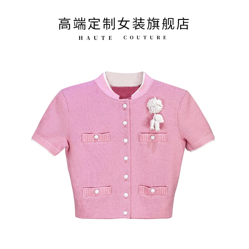 早秋2025甜美减龄小香风气质粉色少女胸针花朵装饰针织短袖上衣