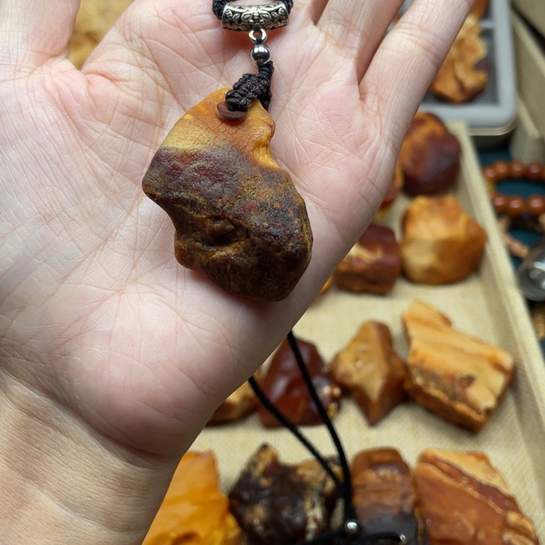 未镶嵌琥珀珠宝奇石