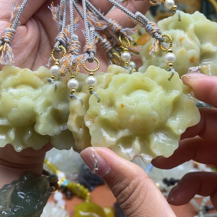 蛇纹石玉未镶嵌吊坠