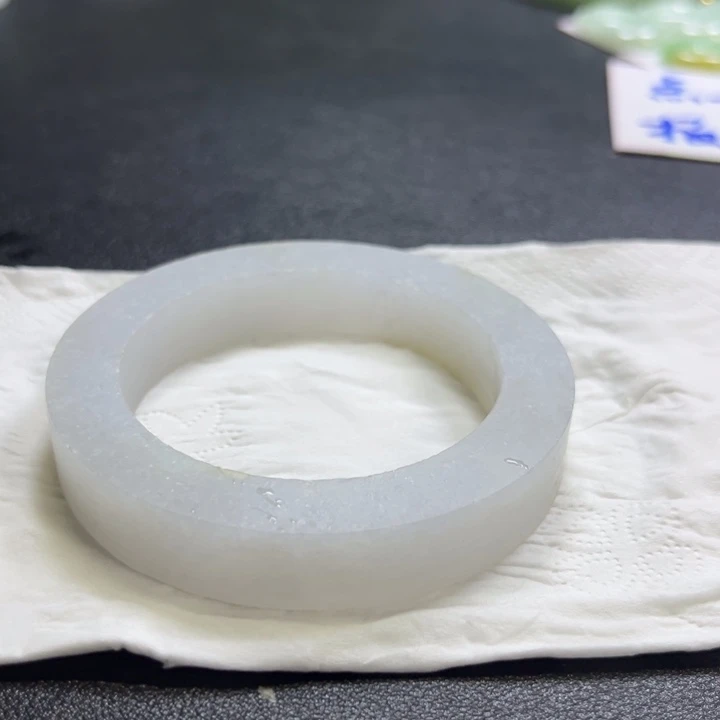定制翡翠未镶嵌手镯