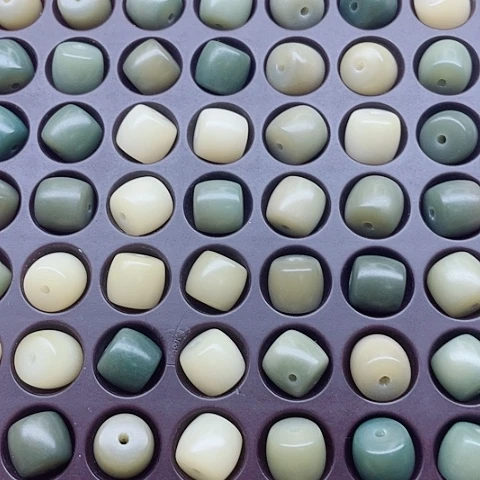 白玉菩提吊坠10、9青提渐变直切100颗