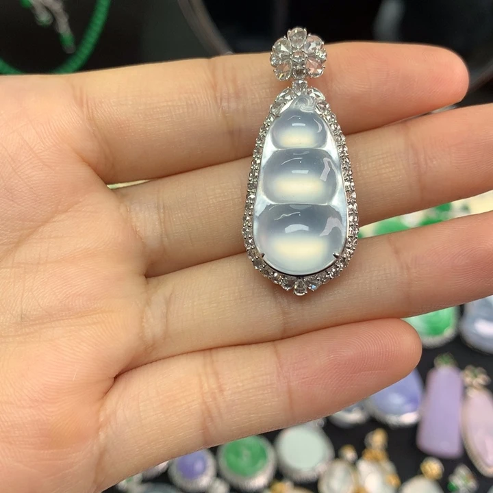 翡翠18K金镶嵌颈饰翡翠