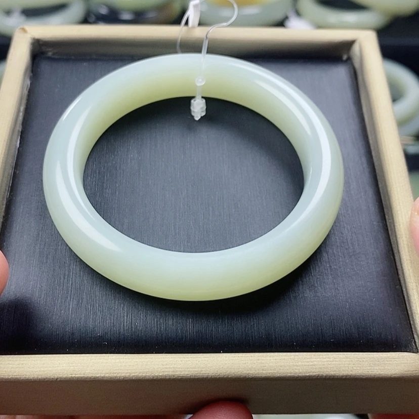 【闪购商品】未镶嵌手镯和田玉