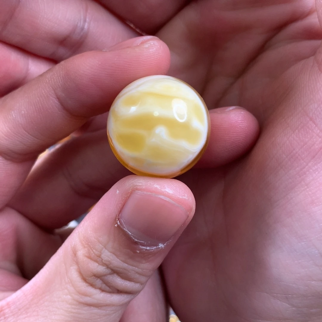 未镶嵌琥珀珠宝奇石