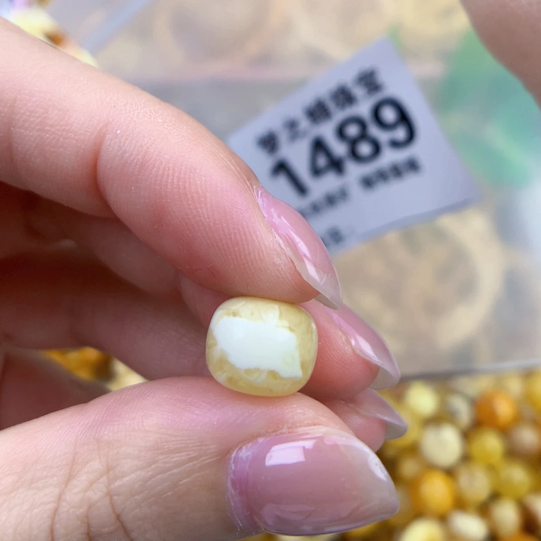 芜***芯裸石琥珀未镶嵌10