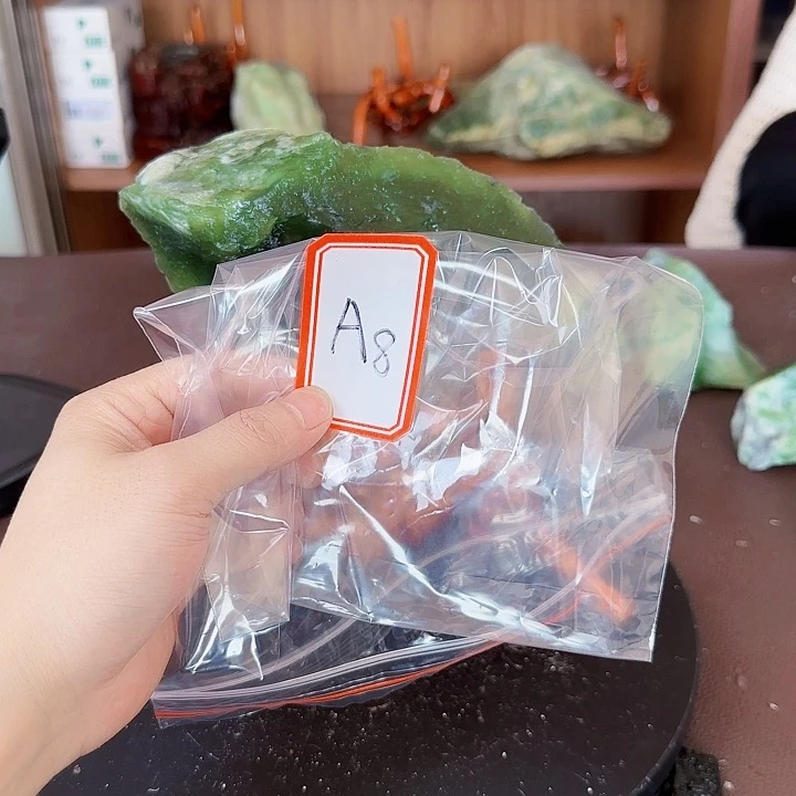 蛇纹石玉哈哈哈未镶嵌豆*
