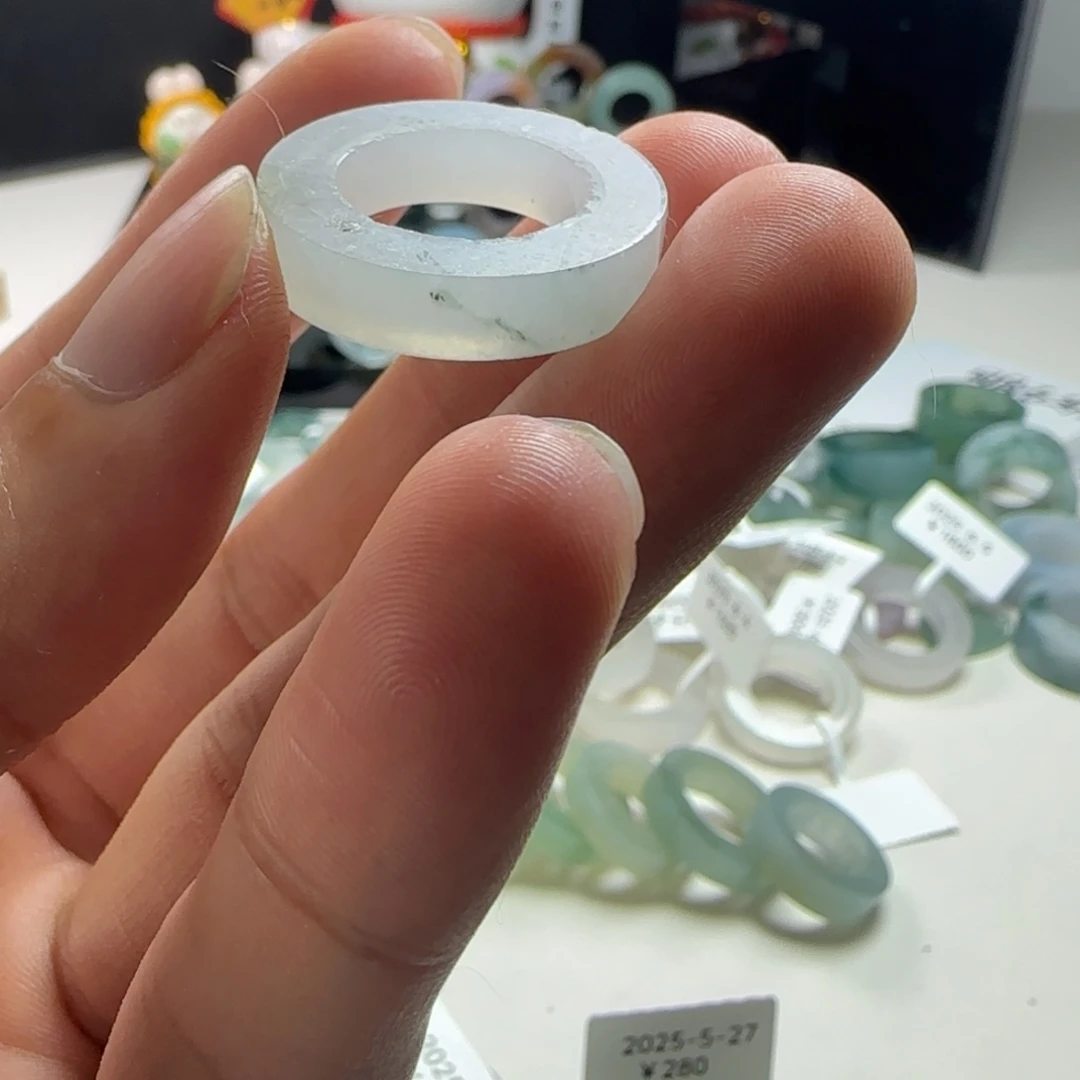 定制翡翠未镶嵌戒指有裂