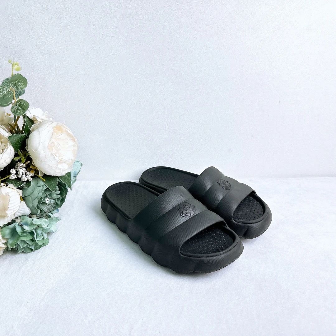 99新 MONCLER 拖鞋/41码/Xsps10173