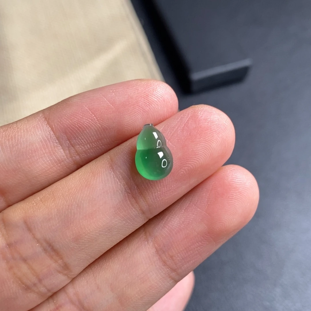 颈饰未镶嵌翡翠葫芦缅料