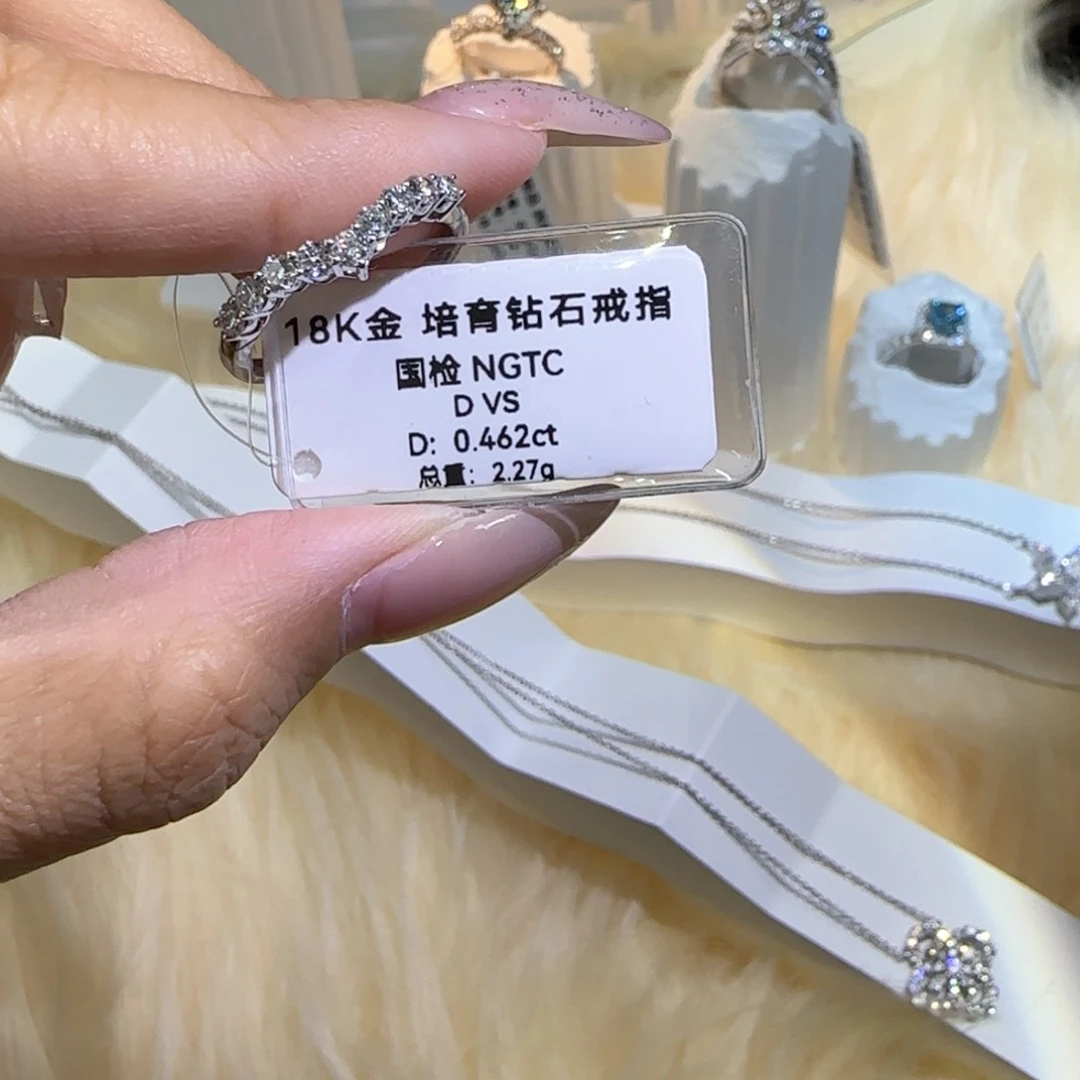 实验室培育钻石18K金镶嵌v排