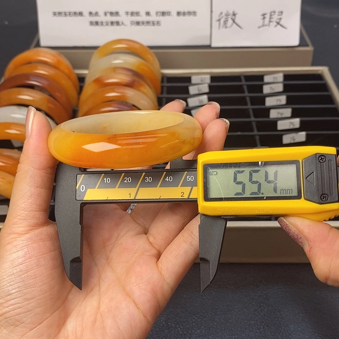 未镶嵌石英质玉（黄龙玉）手镯57号茄子山金沙老油红如血黄龙