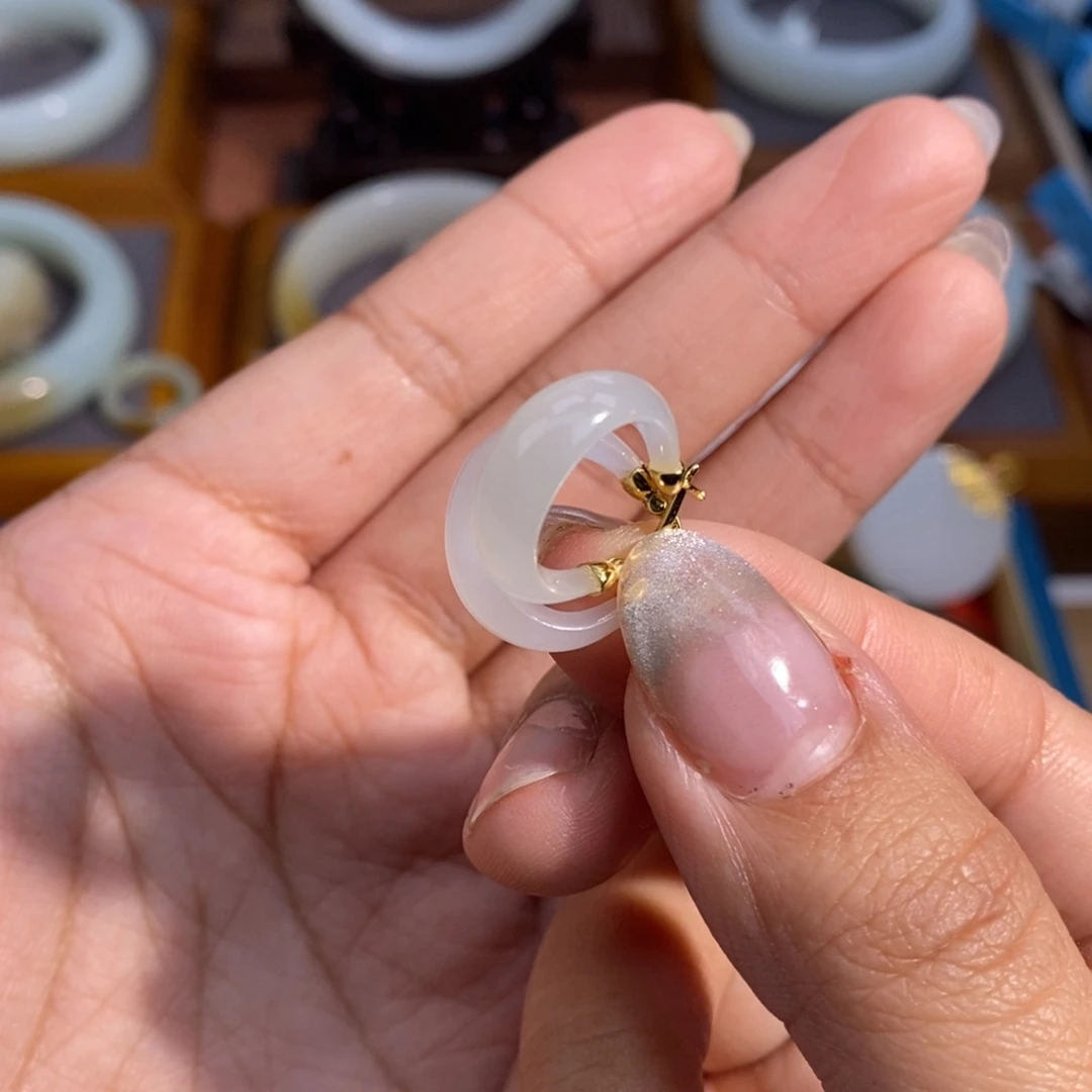 和田玉未镶嵌耳饰