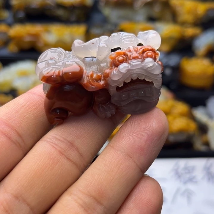 石英质玉（黄龙玉）未镶嵌颈饰