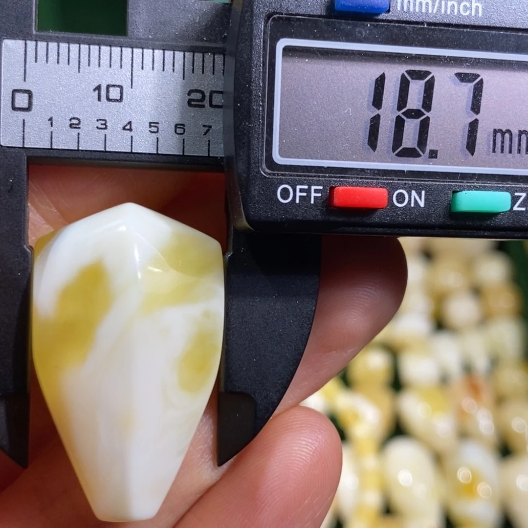 蜜蜡未镶嵌裸石配饰