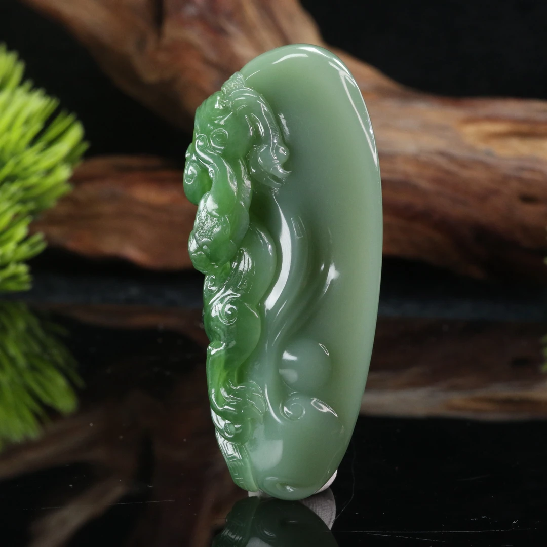 21和田玉夹层俄七特细仿古龙吊坠/600472上海嘉禾拍卖