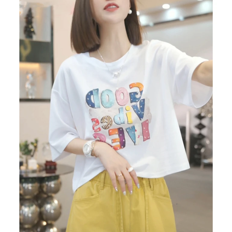 2025夏季短袖休闲风宽松透气超短上衣轻奢印花设计感T恤