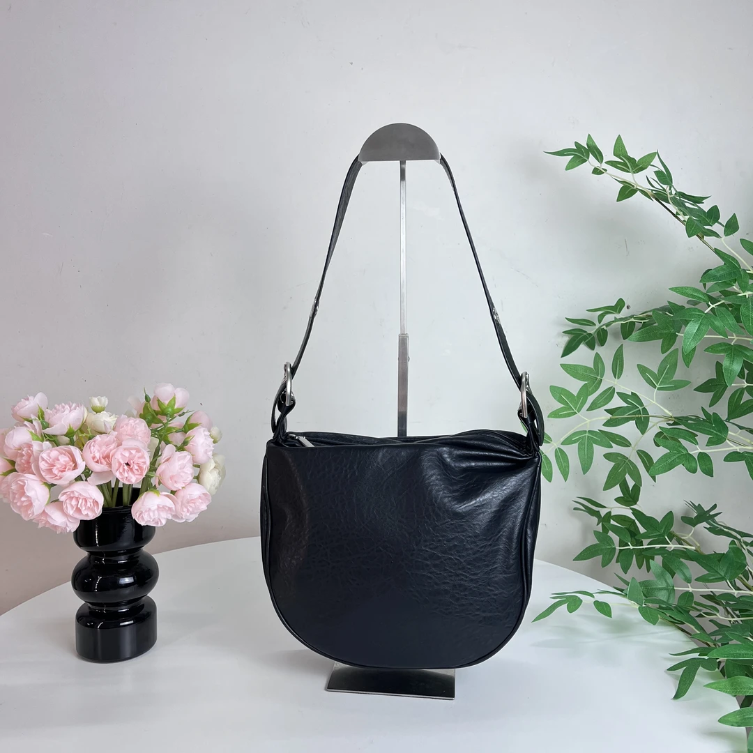 黑色休闲百搭轻奢皮质女款单肩斜挎包