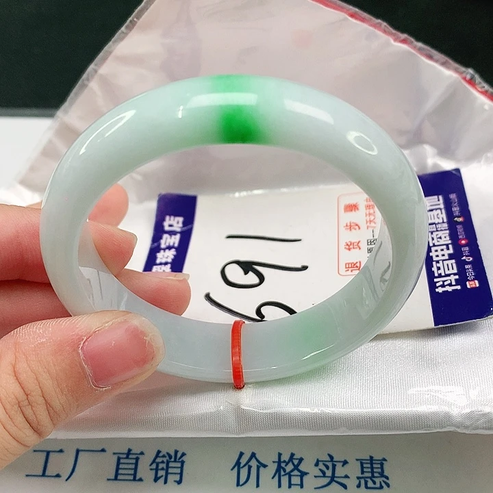 翡翠手镯未镶嵌翡翠