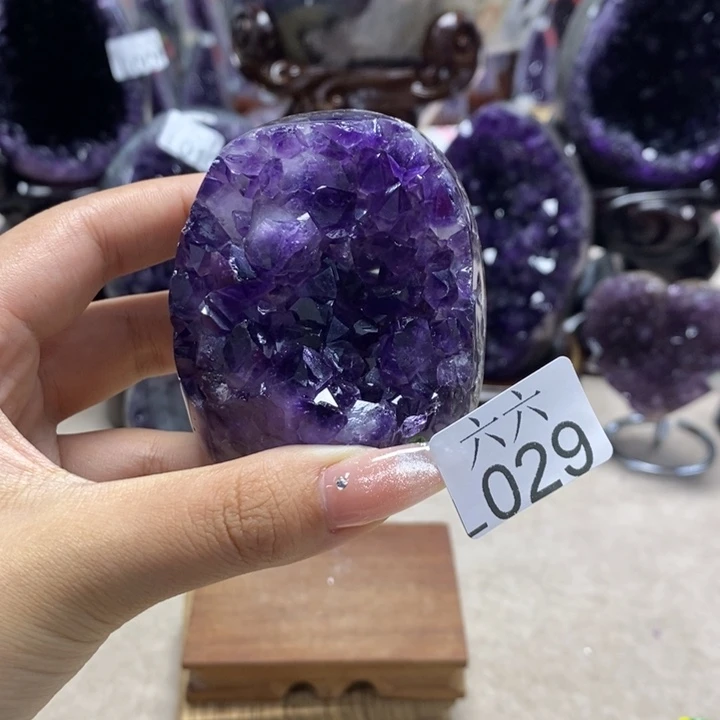 紫晶未镶嵌大型摆件（非配饰）摆件