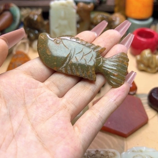 未镶嵌蛇纹石玉颈饰