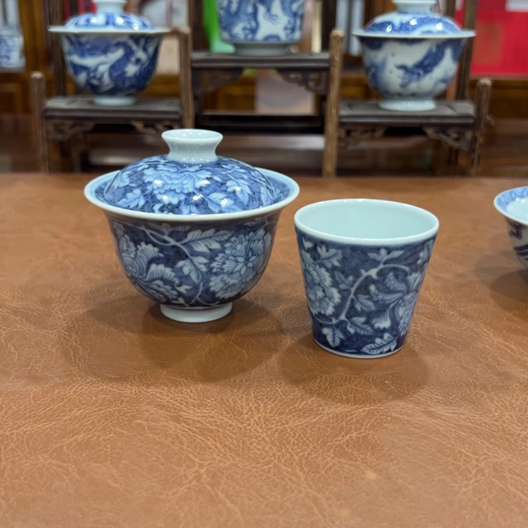 手绘青花蓝底牡丹盖碗主人杯瑕疵