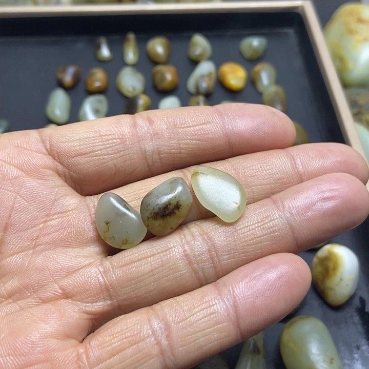 高***龙和田玉（糖玉）未镶嵌珠宝奇石