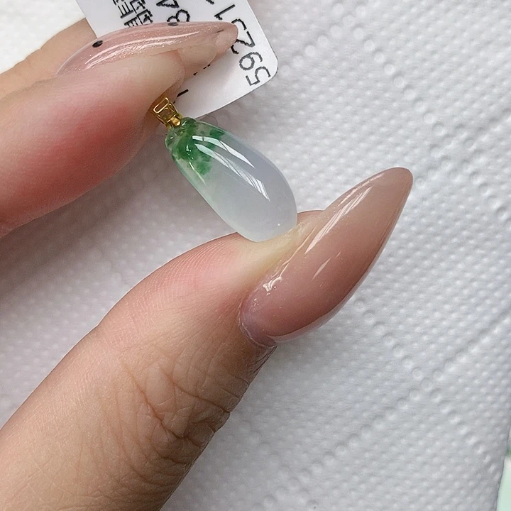 颈饰18K金镶嵌翡翠