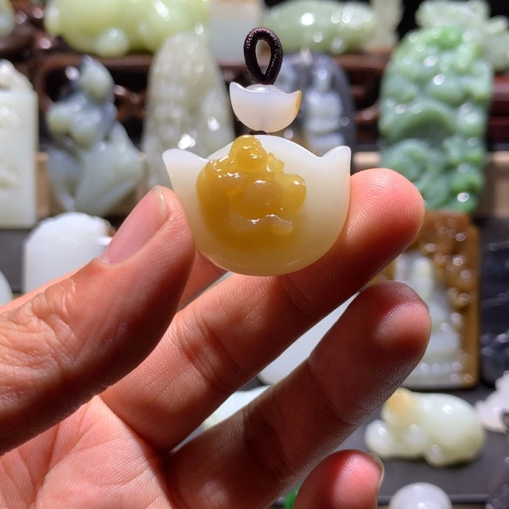 和田玉未镶嵌挂件