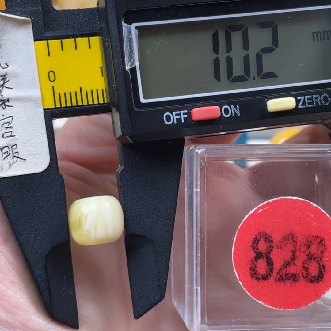 蜜蜡未镶嵌珠宝奇石