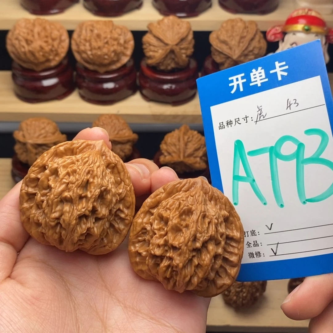 把件文玩核桃麦穗虎头