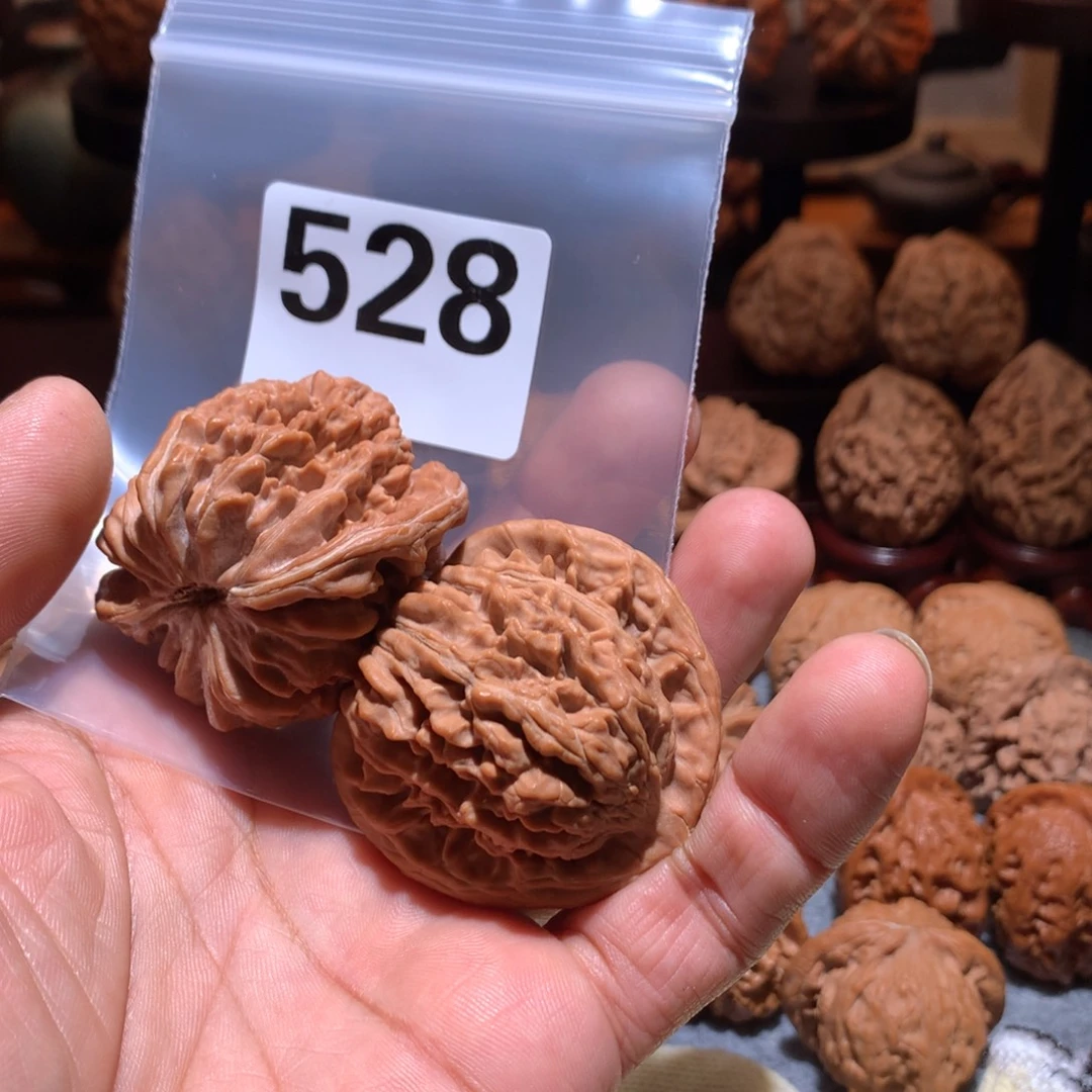擞***抖桃核把件三角楼528号轻微色差处理