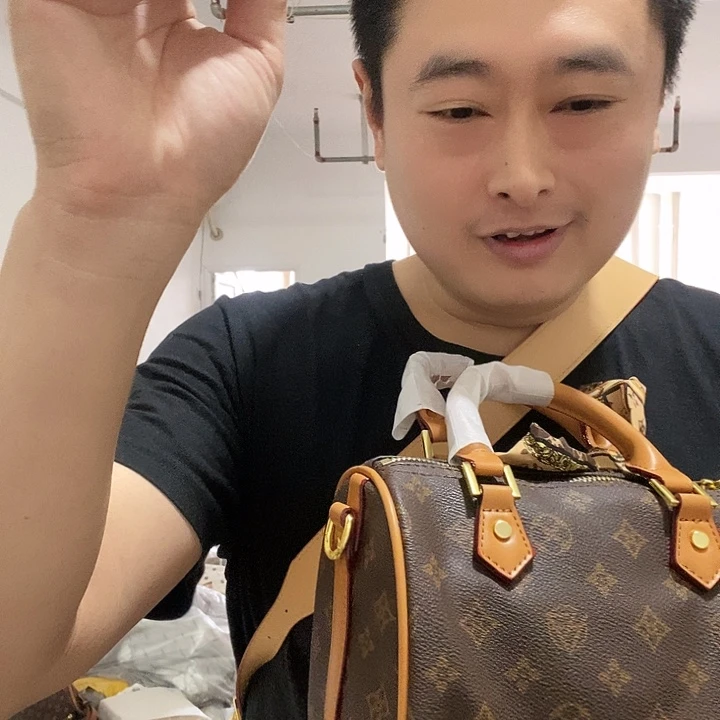 鳄鱼皮（革）犏牛皮（革）