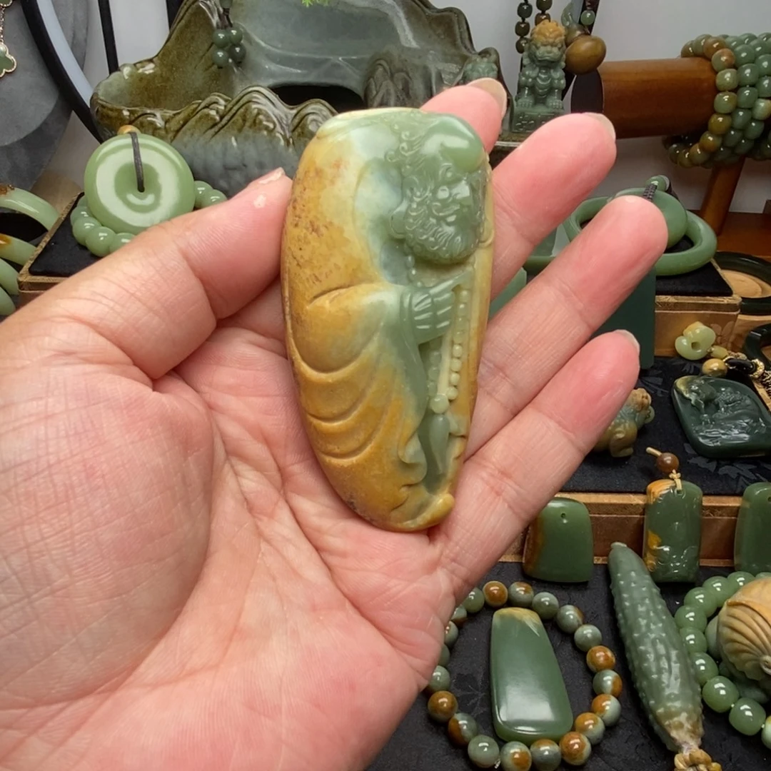 未镶嵌岫岩河磨玉（透闪石质玉）把件