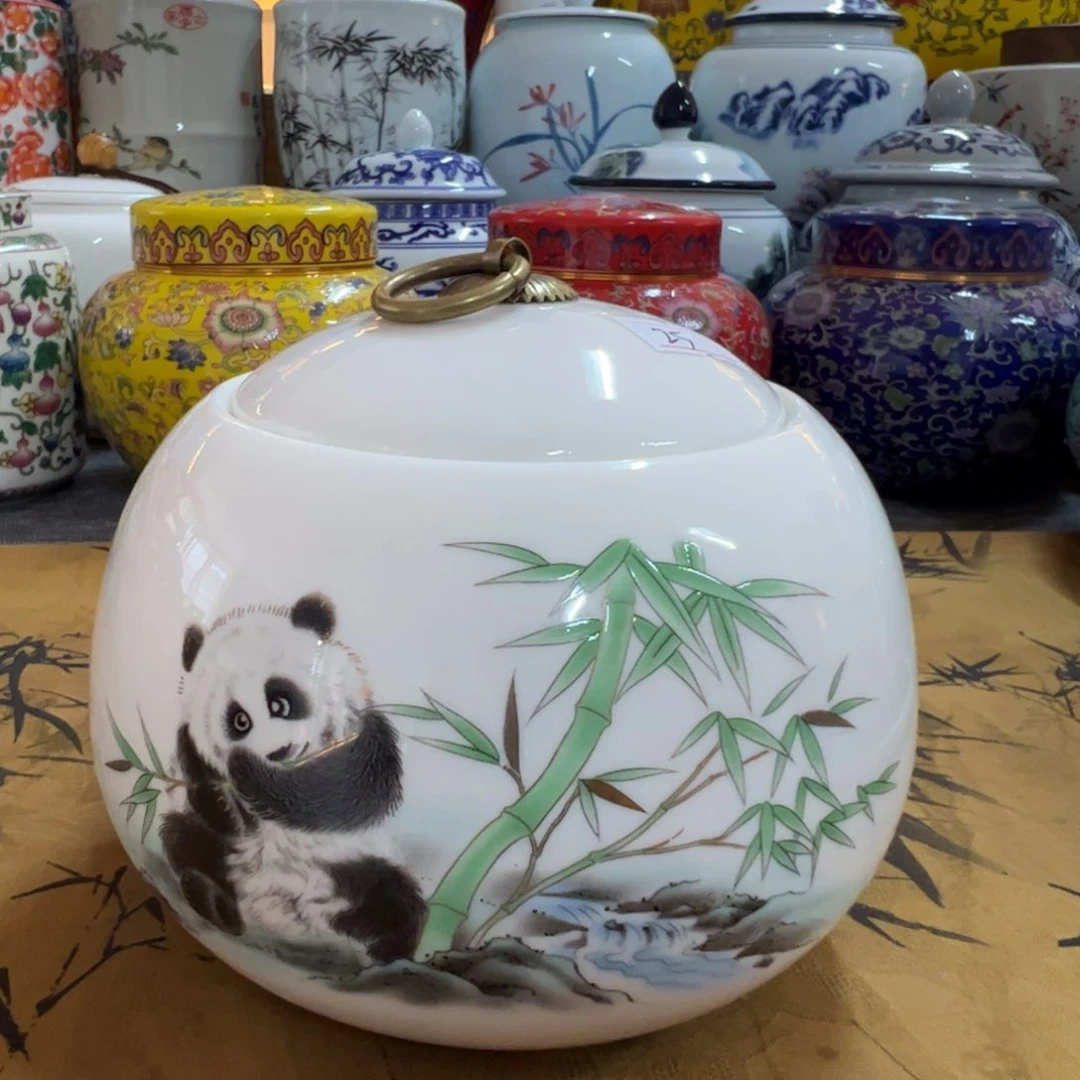 家用陶瓷茶叶罐。